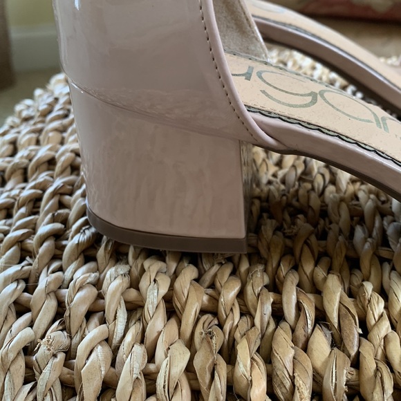 EUC.  Blush patent leather shoes.  Size 10 - Picture 3 of 6